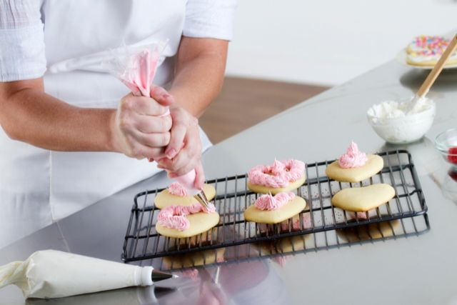 9+ Best Side jobs for Busy Moms - Start a Home-Bakery business and bring in extra cash for your family