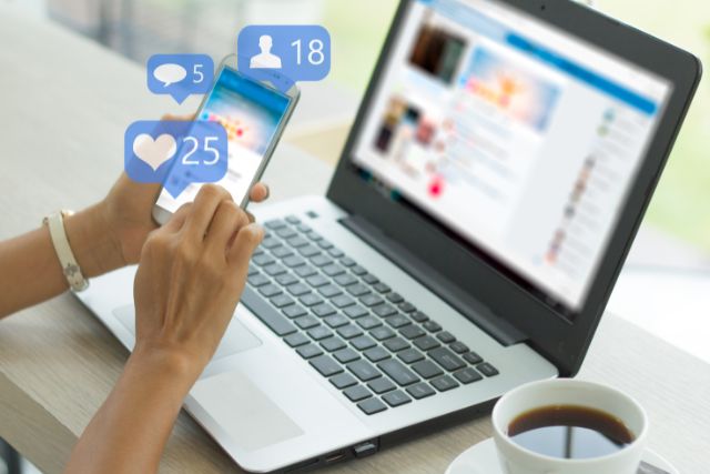 9+ Best Side jobs for Busy Moms - Social Media Manager - Work a side job as a busy working mom as a social media manager. You can bring in hundreds if not thousands of dollars on the side of your 9-5 or as a stay-at-home mom!