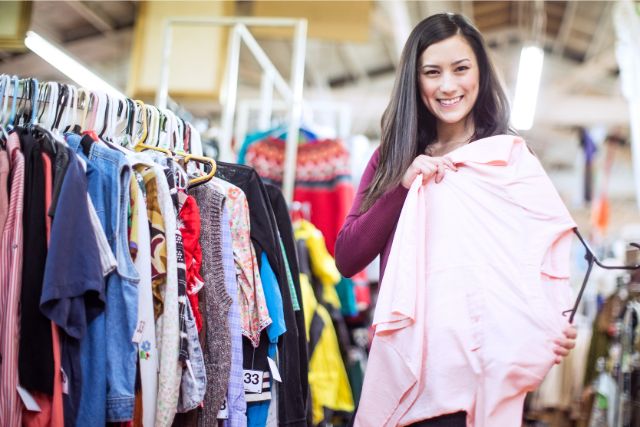 9+ Best Side jobs for Busy Moms - Turn Thrift bought items into cash! Do you love to go thrift shopping and find great deals and products? What about reselling clothes, furniture, and more and bring in extra cash as a busy working mom!