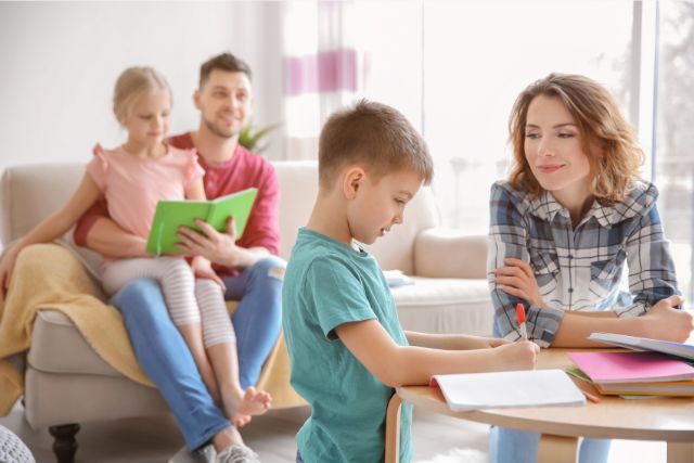 9+ Best Side jobs for Busy Moms - Tutor - As a busy mom you can start a side job working as a tutor. Bring in Extra cash with a flexible schedule!